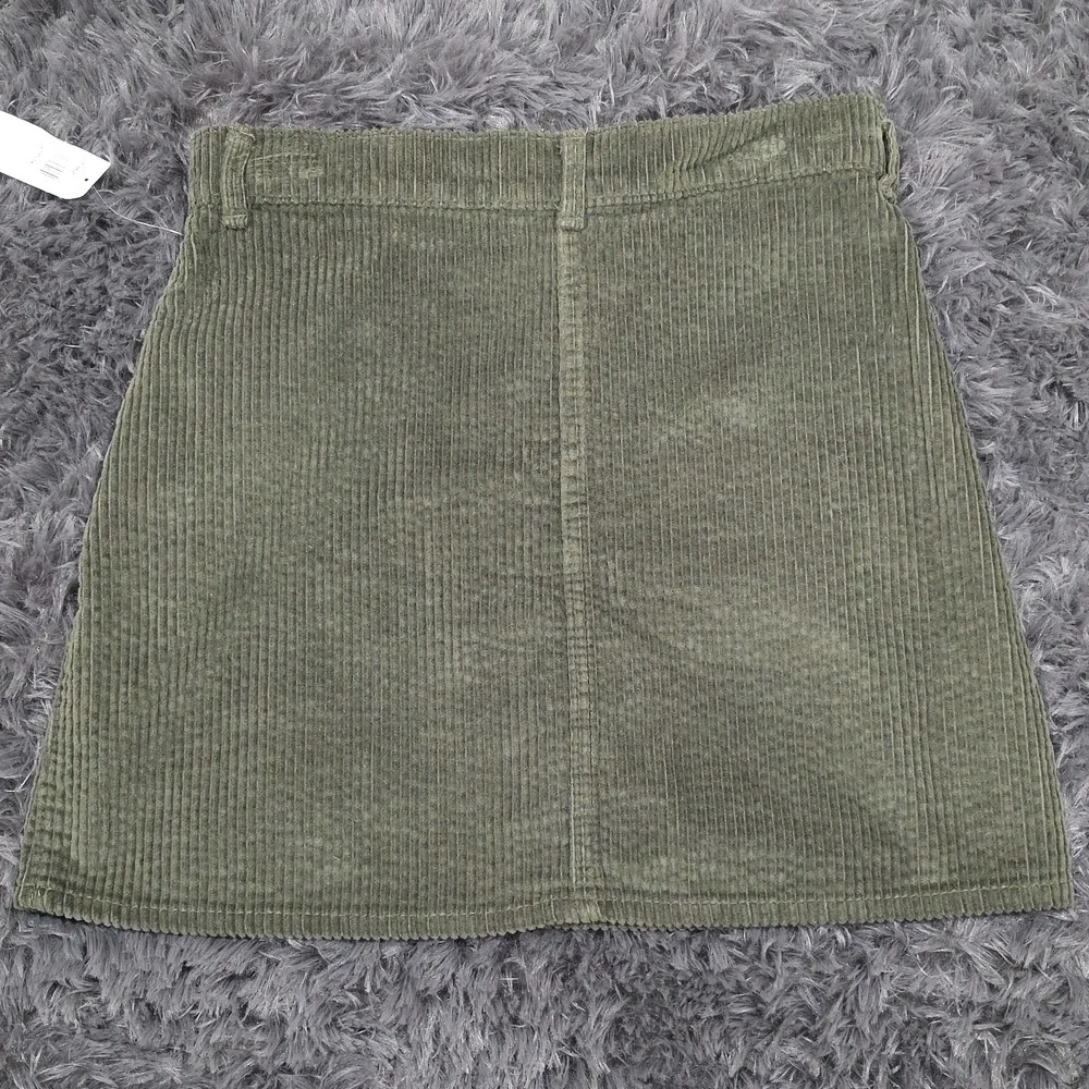 Old Navy - Girls Green Corduroy Mini Skirt. Size L. NWT!